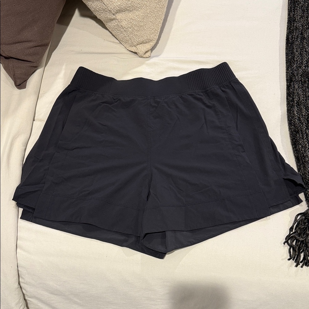 Stretch Woven Relaxed-Fit High Rise Short 4”